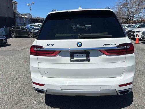 Alpine White 2022 BMW X7 xDrive40i