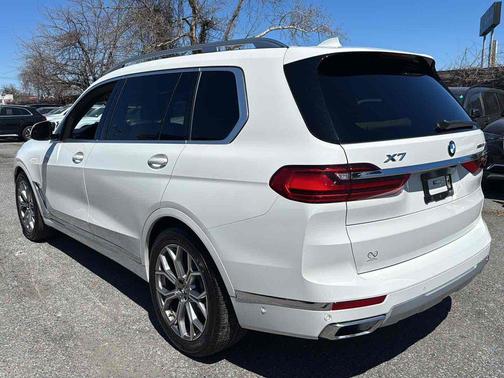 Alpine White 2022 BMW X7 xDrive40i