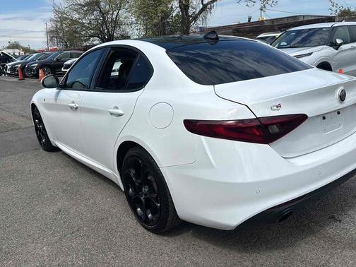 Alfa White 2022 Alfa Romeo Giulia Ti AWD