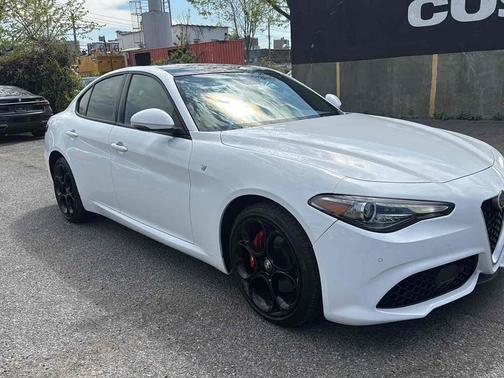 Alfa White 2022 Alfa Romeo Giulia Ti AWD