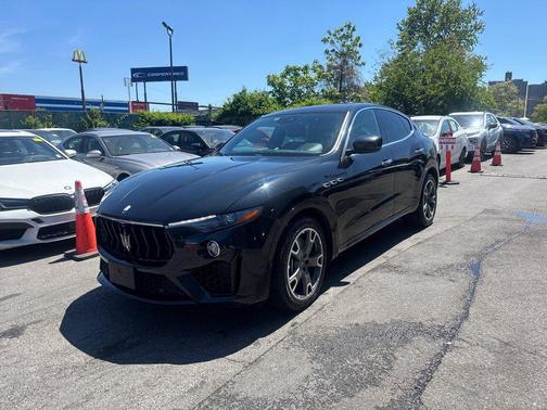 Blu Nobile Tri-Coat 2023 Maserati Levante Modena