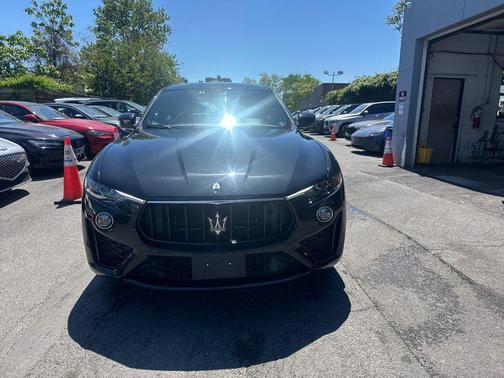 Blu Nobile Tri-Coat 2023 Maserati Levante Modena