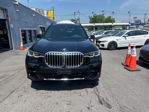 Arctic Grey Metallic 2021 BMW X7 xDrive40i