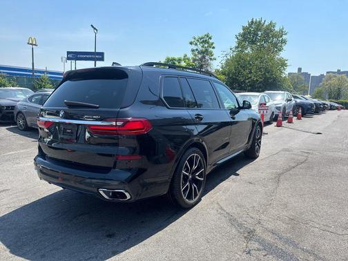 Arctic Grey Metallic 2021 BMW X7 xDrive40i