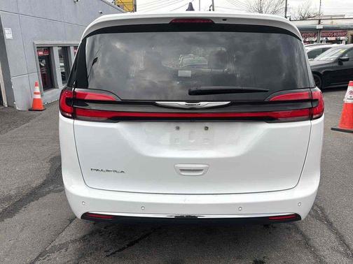 Bright White Clearcoat 2023 Chrysler Pacifica Touring L