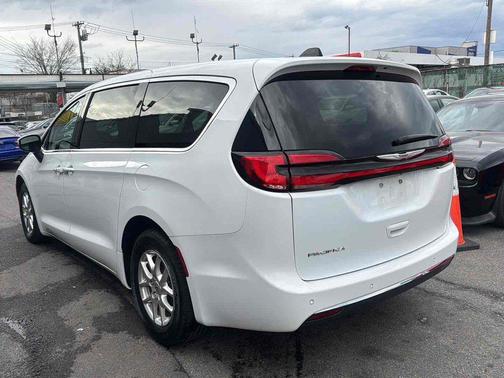 Bright White Clearcoat 2023 Chrysler Pacifica Touring L