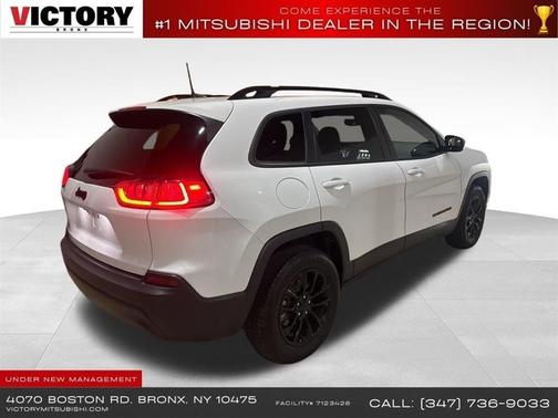 Bright White Clearcoat 2023 Jeep Cherokee Altitude Lux 4x4