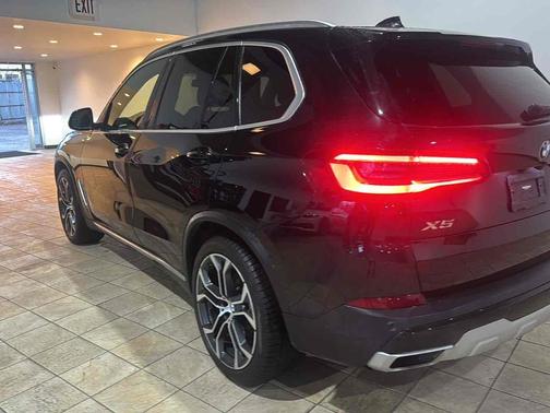 Arctic Grey Metallic 2022 BMW X5 xDrive40i Sports Activity Vehicle
