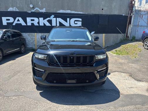 Diamond Black Crystal Pearlcoat 2023 Jeep Grand Cherokee Limited