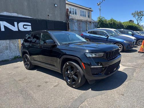 Diamond Black Crystal Pearlcoat 2023 Jeep Grand Cherokee Limited