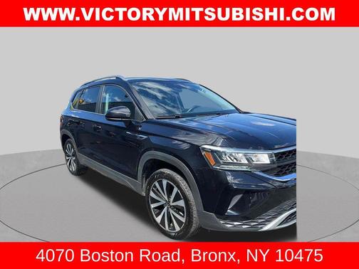 Cornflower Blue w/Deep Black Roof 2024 Volkswagen Taos 1.5T SE
