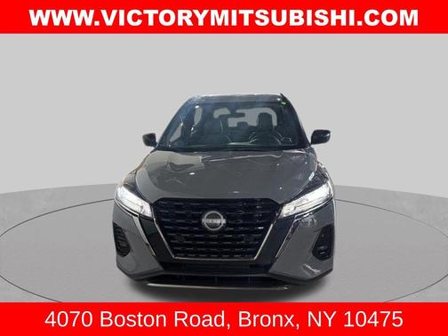 Boulder Gray Pearl 2023 Nissan Kicks SR