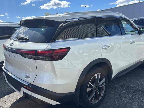 Majestic White 2023 INFINITI QX60 Luxe