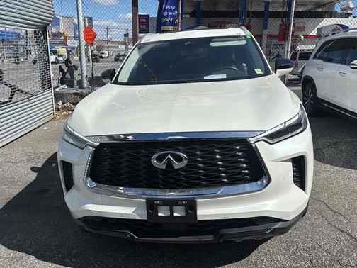 Majestic White 2023 INFINITI QX60 Luxe