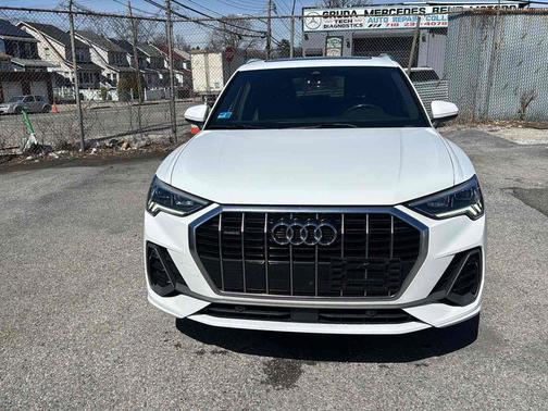Ibis White 2023 Audi Q3 Premium 45 TFSI S line quattro Tiptronic
