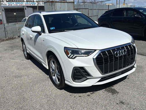 Ibis White 2023 Audi Q3 Premium 45 TFSI S line quattro Tiptronic