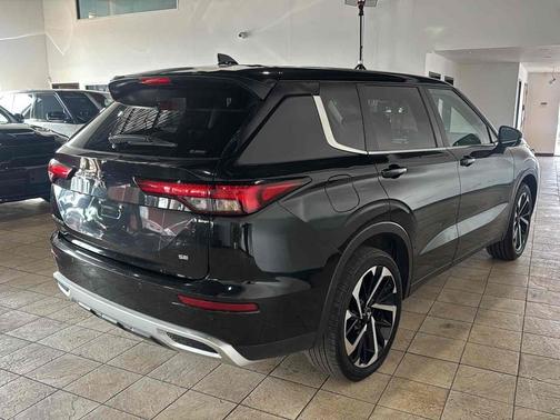 Black Diamond 2024 Mitsubishi Outlander SE S-AWC