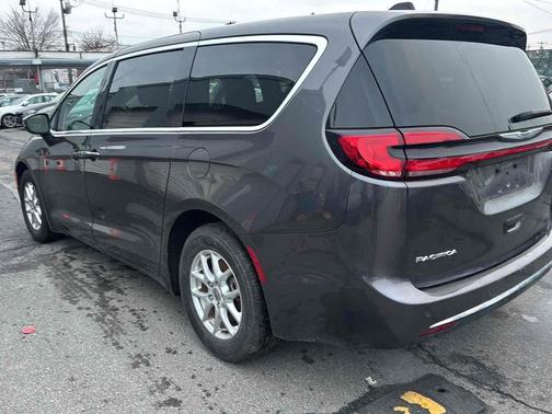 2023 Chrysler Pacifica Touring L FWD