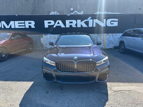 Carbon Black Metallic 2021 BMW 750 i xDrive