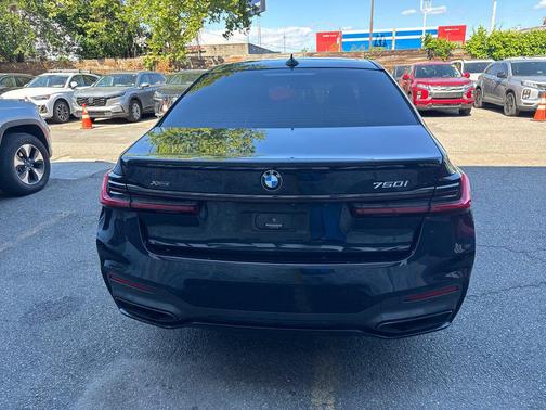 Carbon Black Metallic 2021 BMW 750 i xDrive