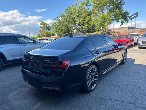 Carbon Black Metallic 2021 BMW 750 i xDrive