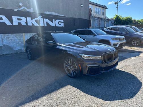 Carbon Black Metallic 2021 BMW 750 i xDrive