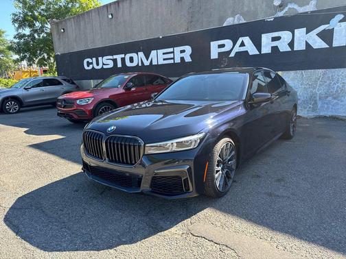 Carbon Black Metallic 2021 BMW 750 i xDrive