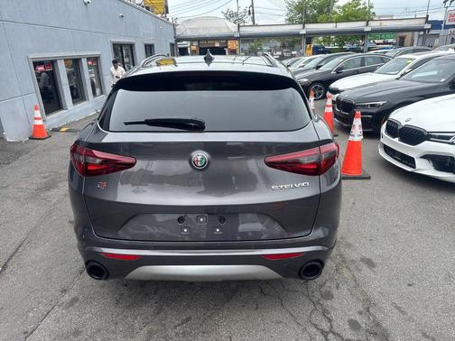 Vesuvio Gray Metallic 2023 Alfa Romeo Stelvio Ti