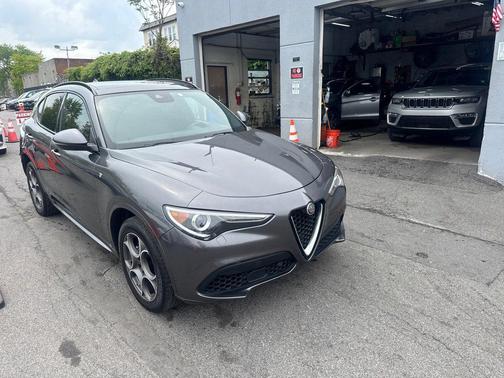 Vesuvio Gray Metallic 2023 Alfa Romeo Stelvio Ti