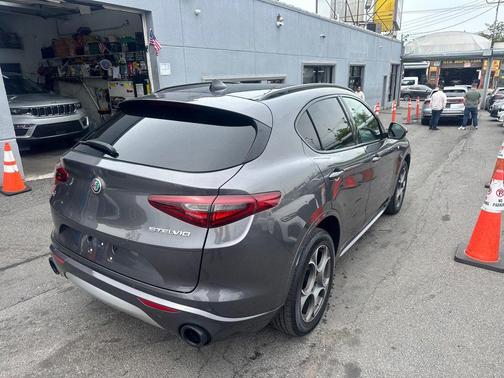 Vesuvio Gray Metallic 2023 Alfa Romeo Stelvio Ti