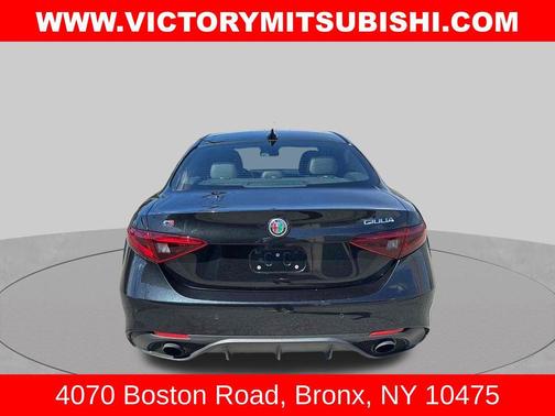 Vulcano Black Metallic 2023 Alfa Romeo Giulia Veloce RWD