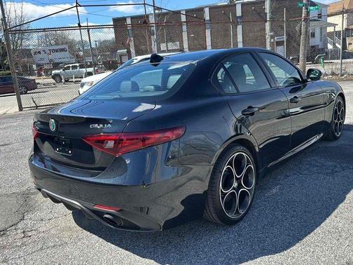 Vulcano Black Metallic 2023 Alfa Romeo Giulia Veloce RWD