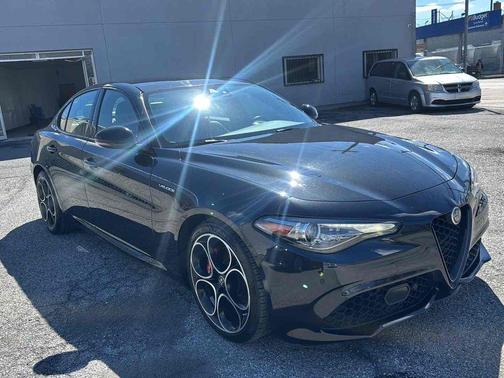 Vulcano Black Metallic 2023 Alfa Romeo Giulia Veloce RWD