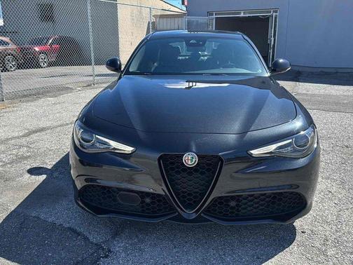 Vulcano Black Metallic 2023 Alfa Romeo Giulia Veloce RWD