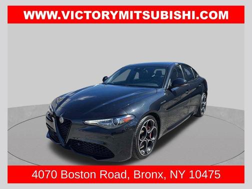 Vulcano Black Metallic 2023 Alfa Romeo Giulia Veloce RWD