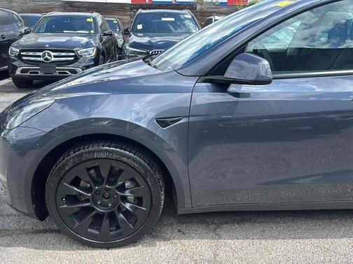 2022 Tesla Model Y Long Range Dual Motor All-Wheel Drive