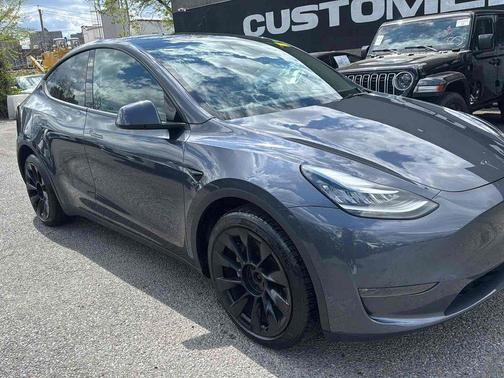 2022 Tesla Model Y Long Range Dual Motor All-Wheel Drive