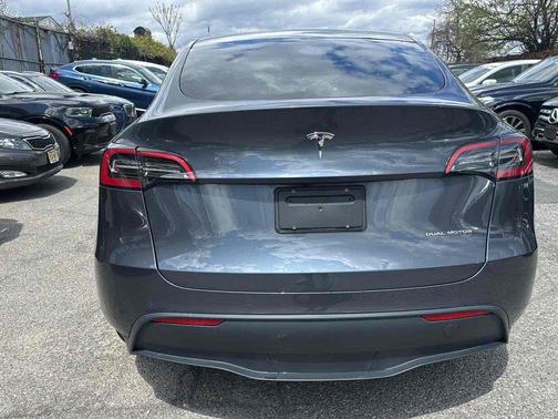 2022 Tesla Model Y Long Range Dual Motor All-Wheel Drive