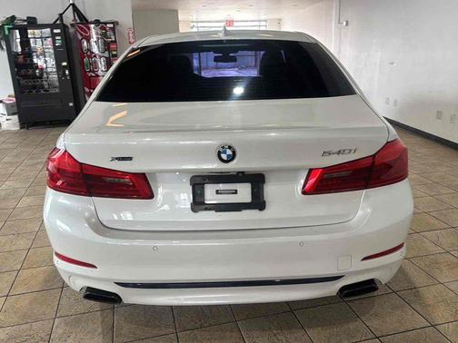 Mineral White Metallic 2019 BMW 540 xDrive