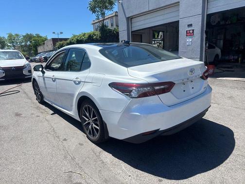 Wind Chill Pearl 2022 Toyota Camry XLE