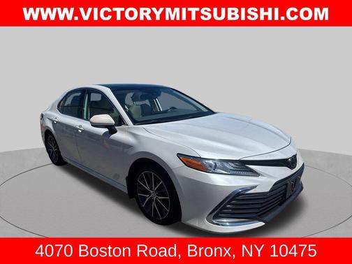 Wind Chill Pearl 2022 Toyota Camry XLE