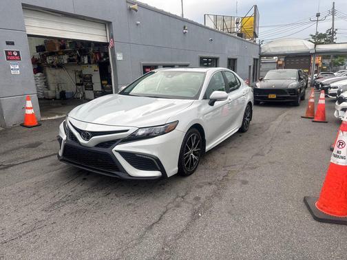Ice Edge 2024 Toyota Camry SE