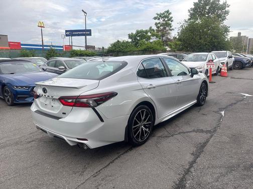Ice Edge 2024 Toyota Camry SE