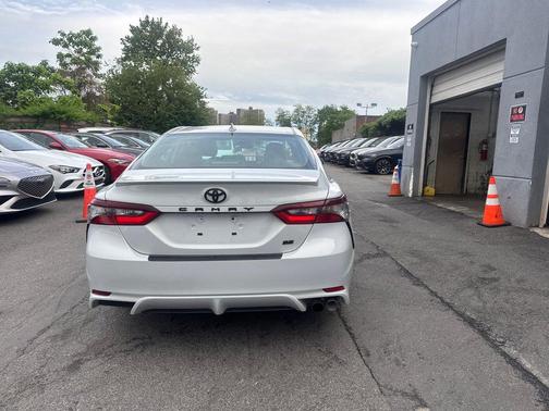 Ice Edge 2024 Toyota Camry SE