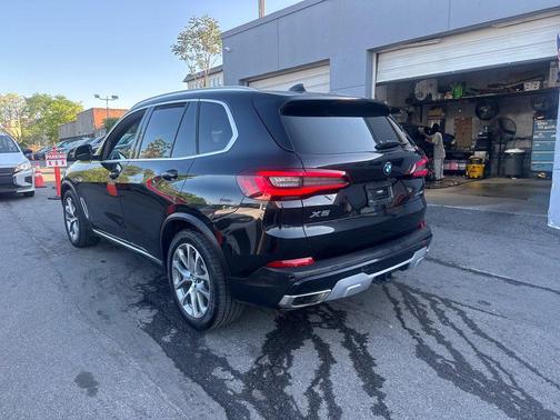 Black Sapphire Metallic 2020 BMW X5 xDrive50i
