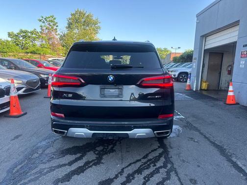 Black Sapphire Metallic 2020 BMW X5 xDrive50i