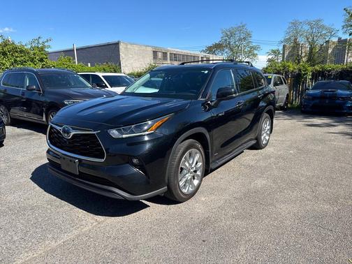 Midnight Black Metallic 2021 Toyota Highlander Hybrid Limited