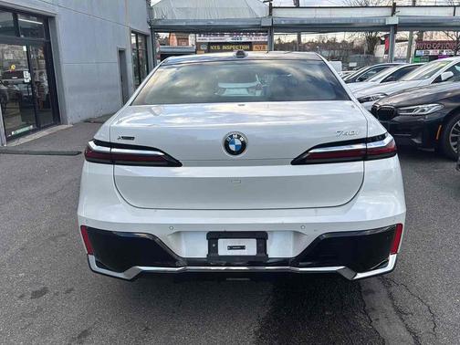 Black Sapphire Metallic 2024 BMW 740 740i xDrive Sedan