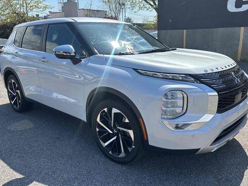 White Diamond 2022 Mitsubishi Outlander SE 2.5 S-AWC