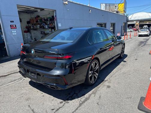 Black Sapphire Metallic 2024 BMW 760 xDrive